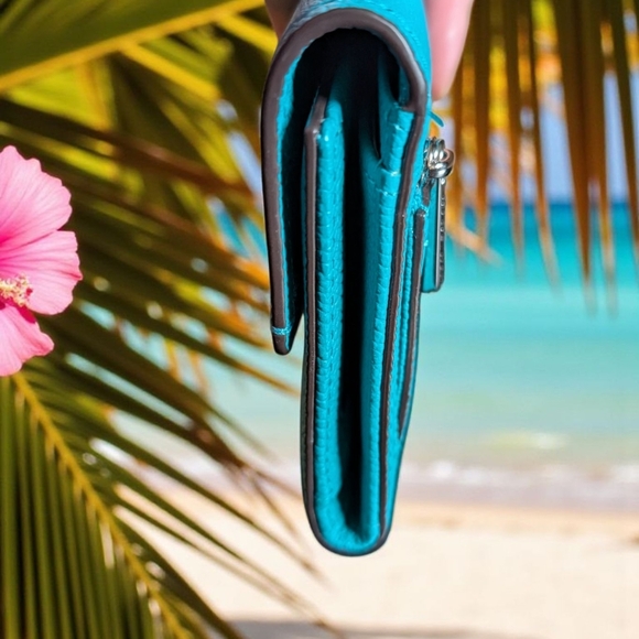 Michael Kors Cassie Trifold Tile Blue Wallet (New) - Picture 3 of 10